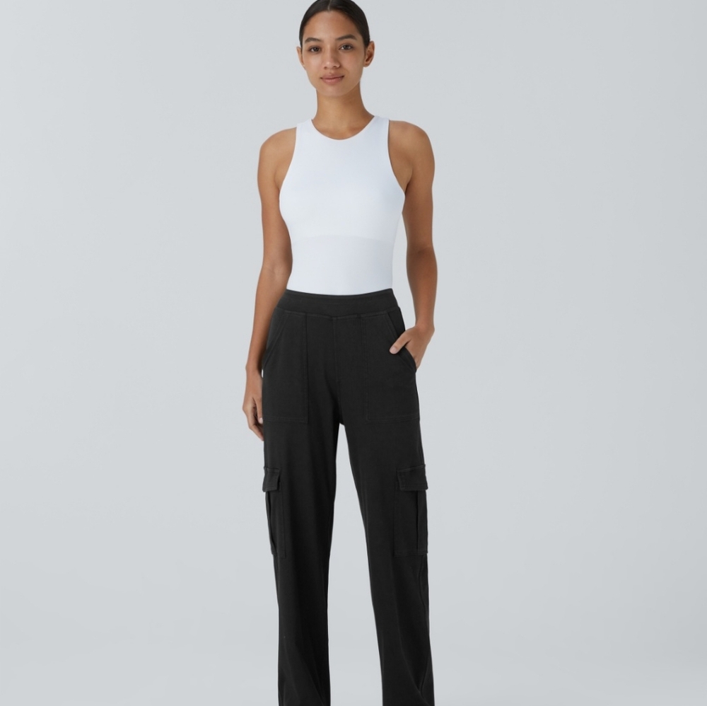D28 NWT Halara Flex Multiple Pockets Straight Leg Cargo Wide Leg Utlity Stretch